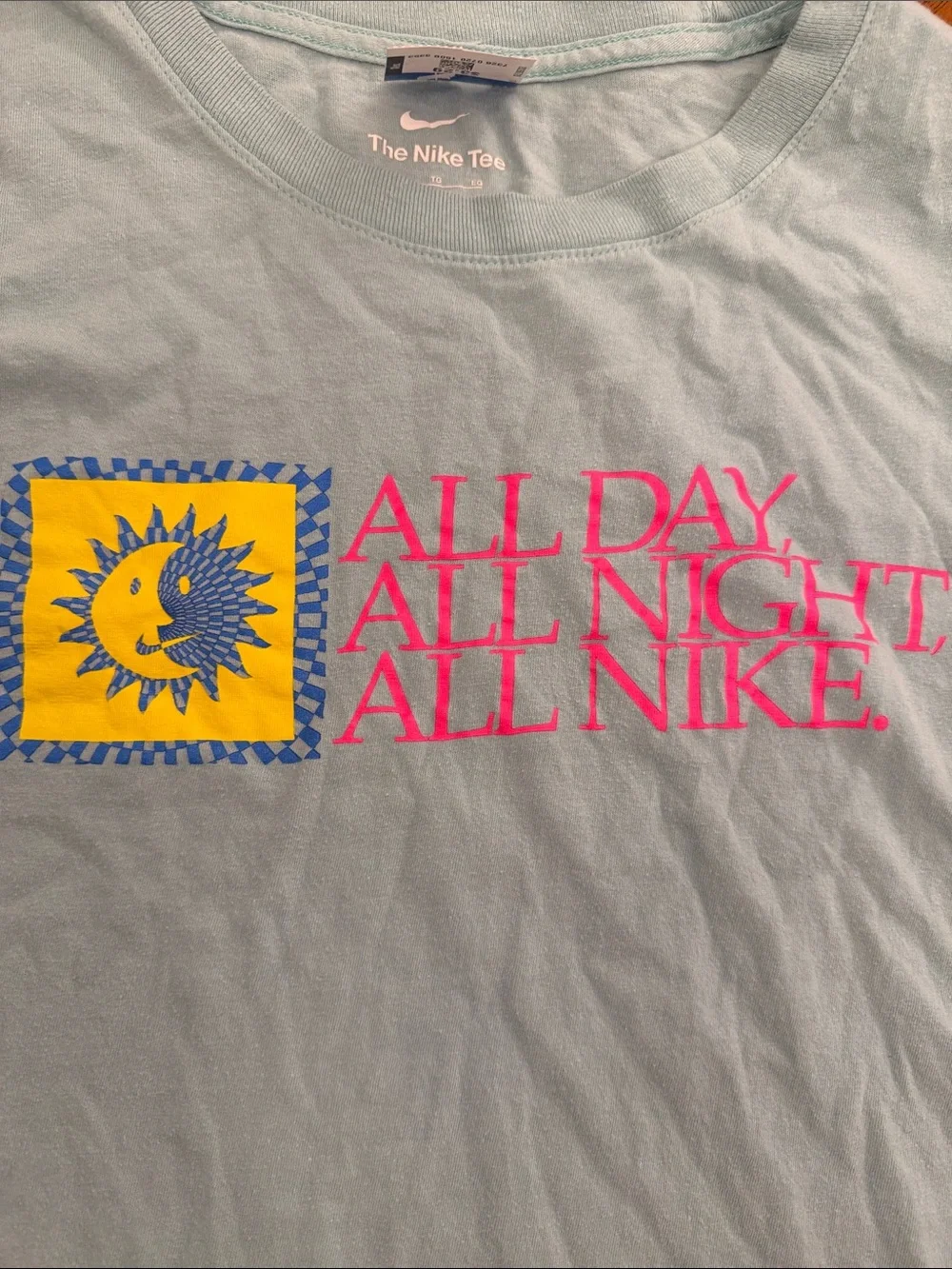 Nike Light Blue Short Sleeve Tee with Yellow Sun & Pink Graphic xl